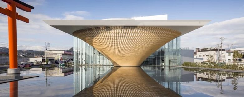 Shigeru Ban. Architektura i działalność społeczna